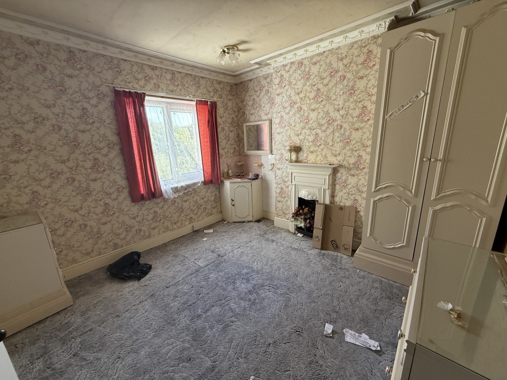 Lot: 109 - DETACHED COTTAGE IN VILLAGE LOCATION FOR UPDATING - Bedroom four